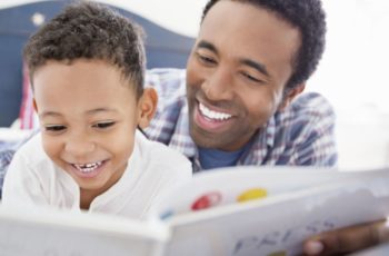 Projeto “Conta pra Mim” incentiva a leitura de livros infantis no ambiente familiar