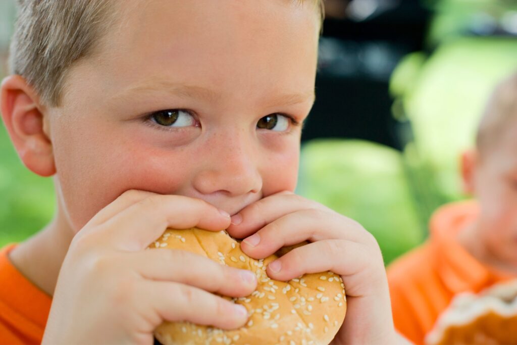 O DIA: Veneno ou alimento – o que comem as nossas crianças?